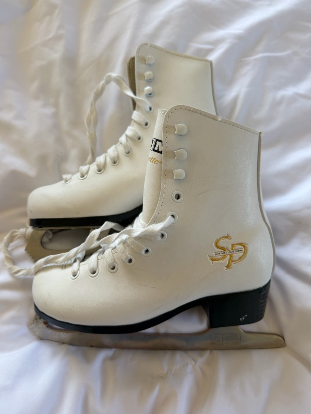 CCM Pirouette youth size 1